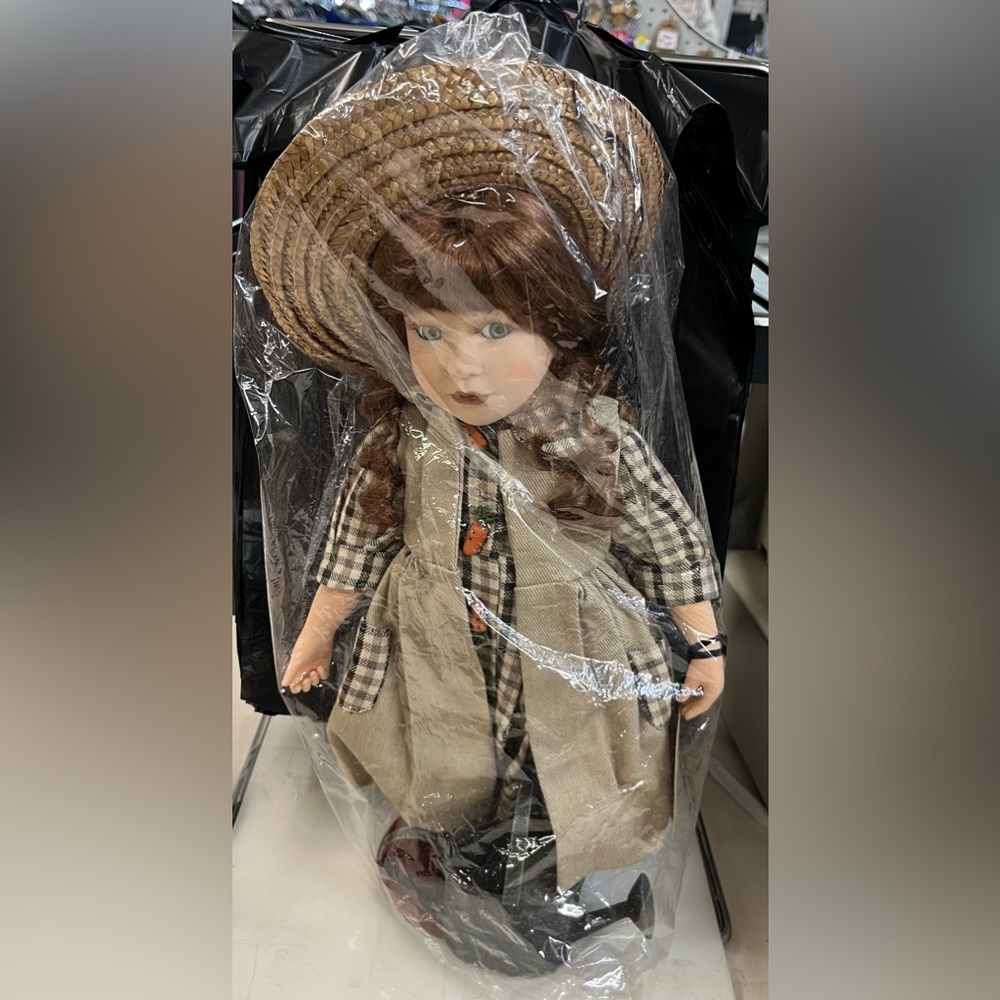 BOYDS PORCELAIN DOLL - YESTERDAY'S CHILD - JULIA ..GARDEN FRIENDS NEW CONDITION